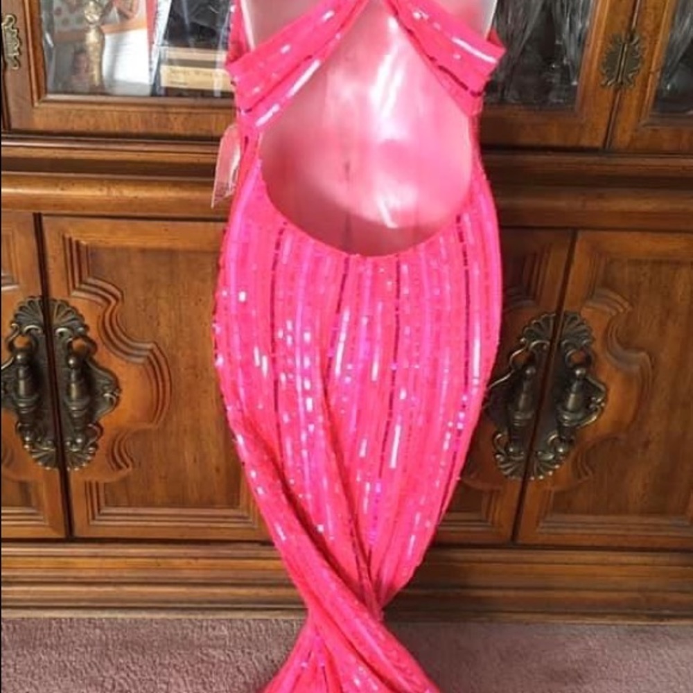 Formal pink Sequence dress never worn . Still has tags.
